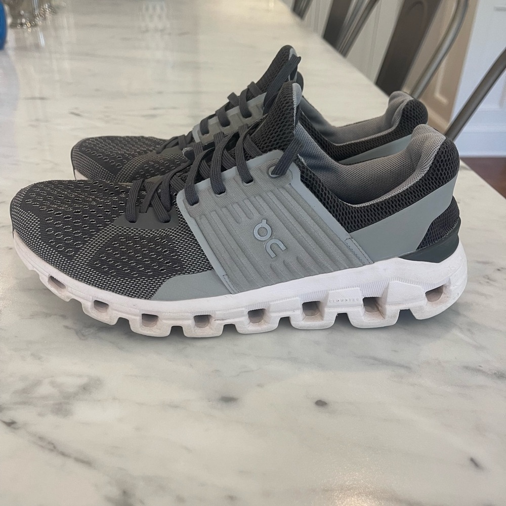 ON Running Shoes Clouswift